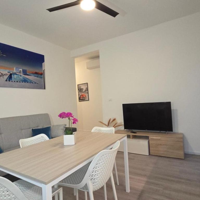GIGI HOUSE - appartamento PIAZZA MAZZINI - 200m dal mare CON POSTO SPIAGGIA - Appartamento con 2 Camere da Letto - 4