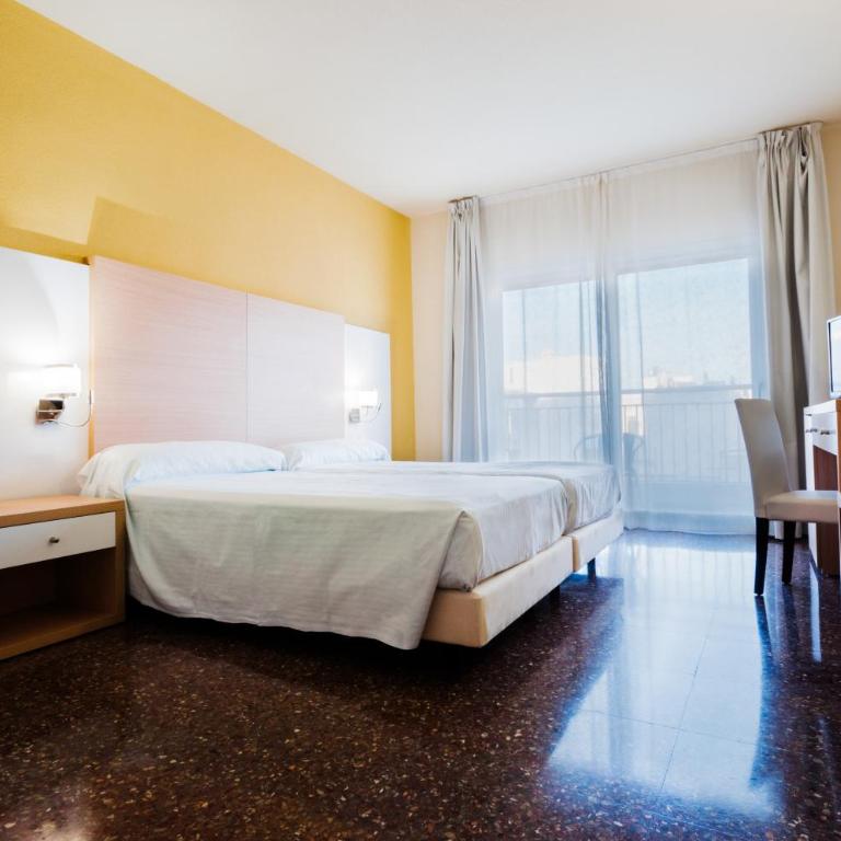 Hotel Fontana Plaza - Habitación Triple con terraza - 3