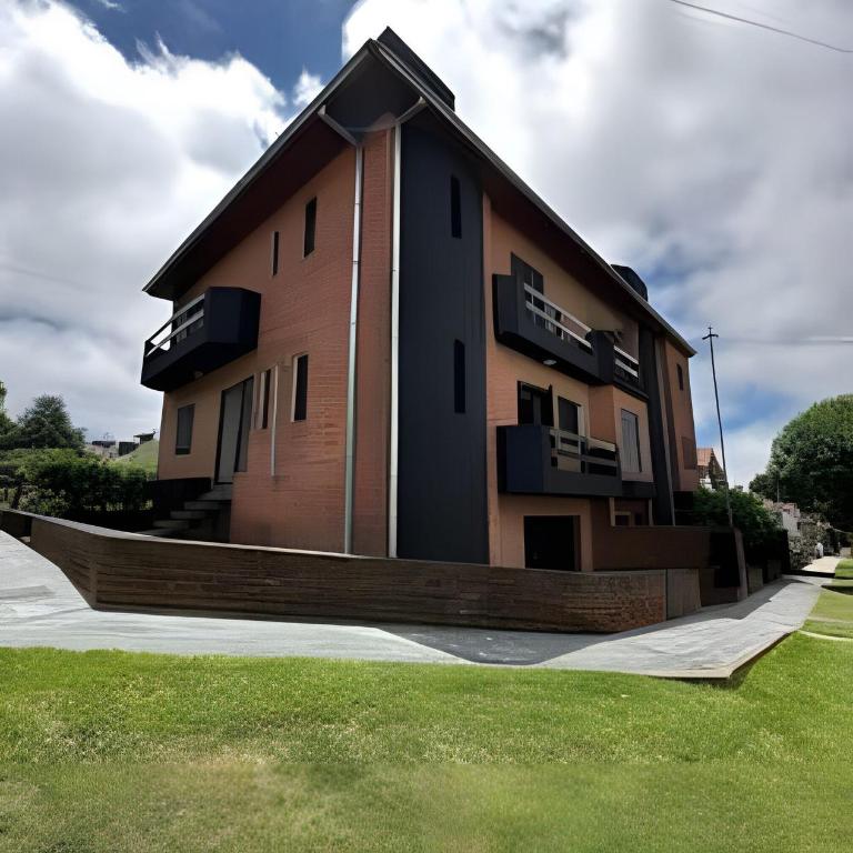 House with barbecue and garage. Sea view. Sleeps 8. - Villa - 18