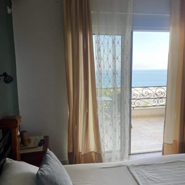 Guesthouse HHL - Liman ll - Dvokrevetna Soba sa Bračnim Krevetom sa Balkonom i Pogledom na More - 6
