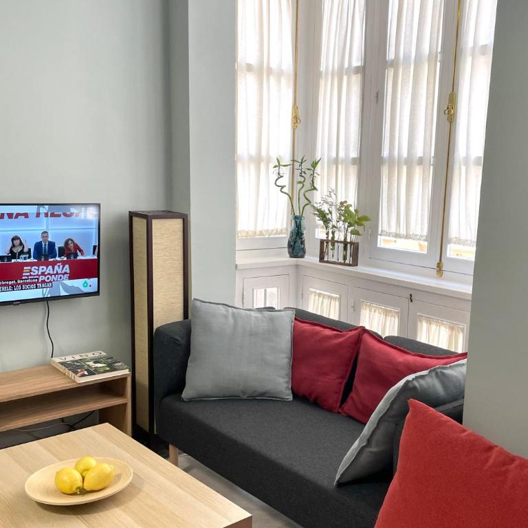 Elegancia y confort en el corazón de Málaga - Apartamento de 2 dormitorios con balcón - 3