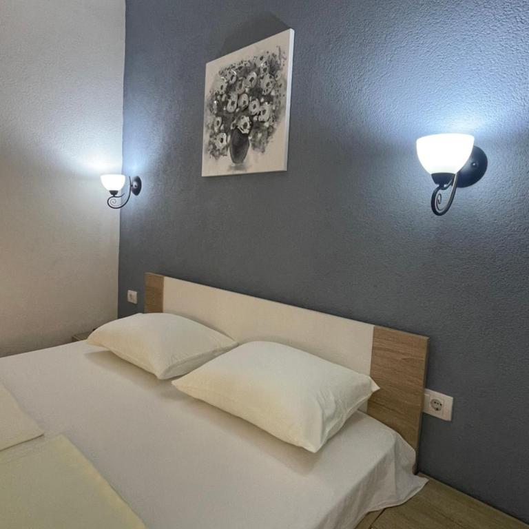 Guesthouse HHL - Liman ll - Dvokrevetna Soba sa Bračnim Krevetom i Popločanim Dvorištem - 1