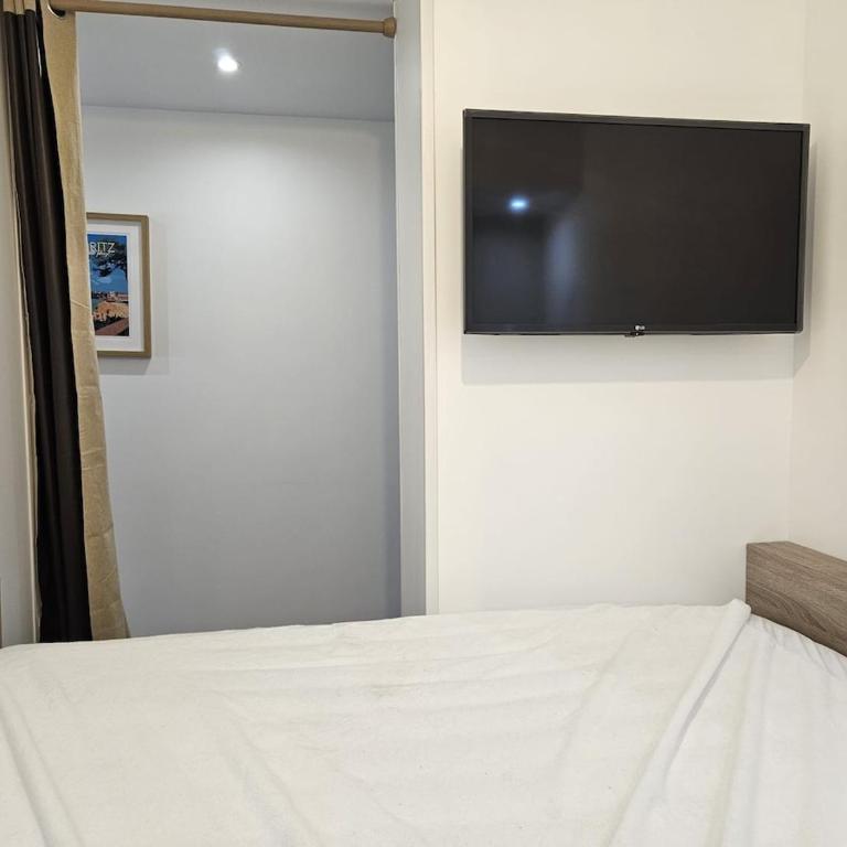 Elegant studio, 2-4 people, WiFi, pool, parking - Studio Lit Queen-Size - 9