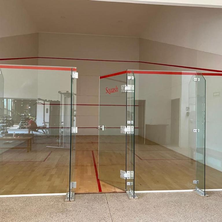 Spacious No Stairs Gated Community Pool Parking Gym - Apartamento de 3 dormitorios con balcón - 88