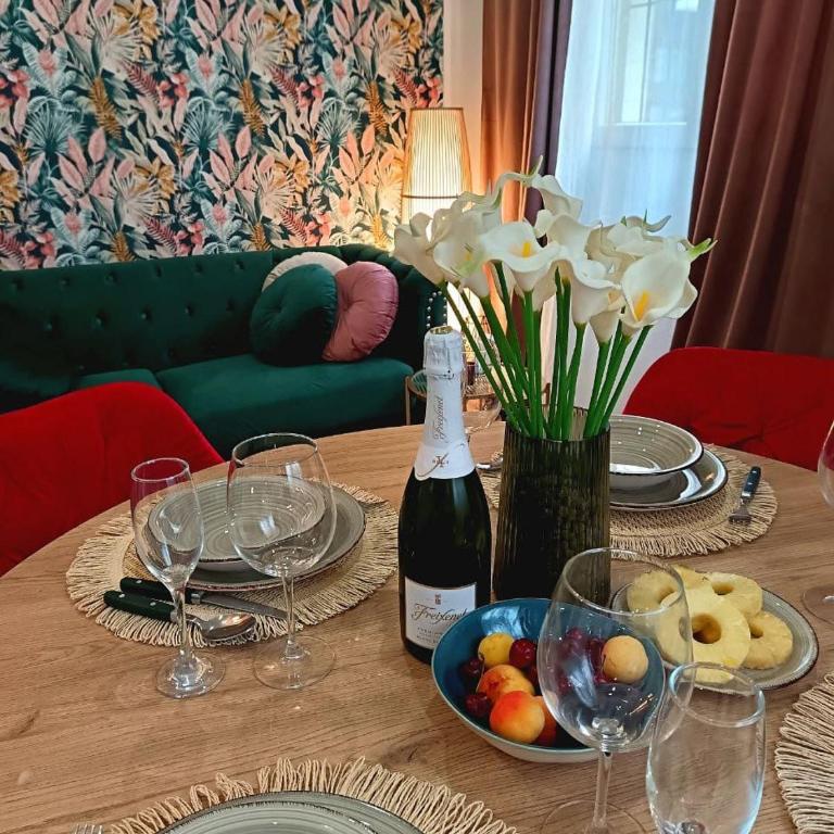 ART DECO BOUTIQUE Julia - Two-Bedroom Deluxe Apartment - 3