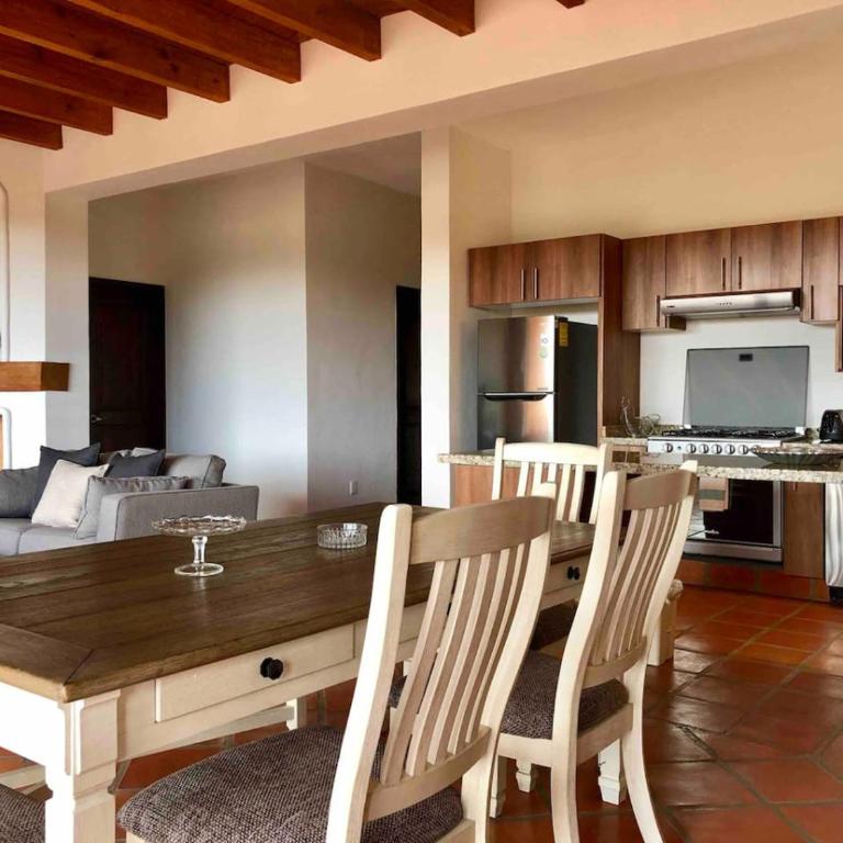 Spacious No Stairs Gated Community Pool Parking Gym - Apartamento de 3 dormitorios con balcón - 9