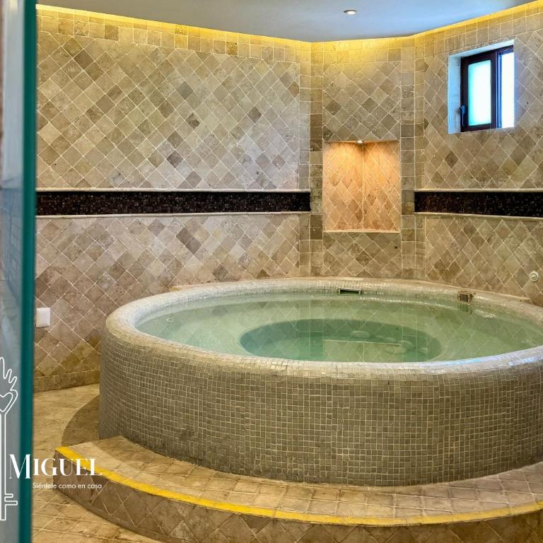Spacious No Stairs Gated Community Pool Parking Gym - Apartamento de 3 dormitorios con balcón - 6