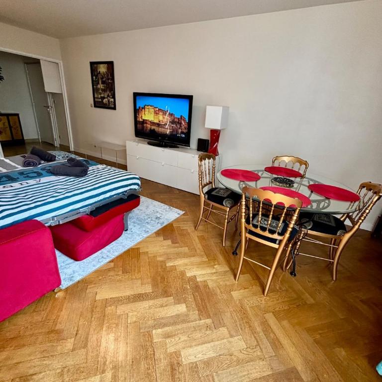 2 chambres, garage voiture, résidence calme - Appartement 2 Chambres - 24