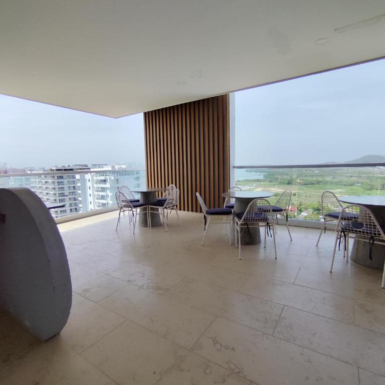 Aptos Modernos con Balcon - Two-Bedroom Apartment - 28