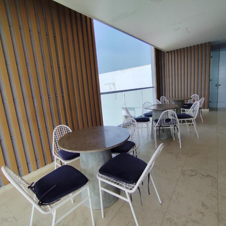 Aptos Modernos con Balcon - Two-Bedroom Apartment - 27