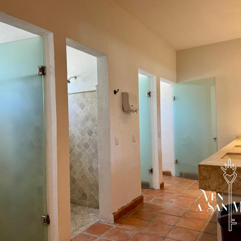 Spacious No Stairs Gated Community Pool Parking Gym - Apartamento de 3 dormitorios con balcón - 3