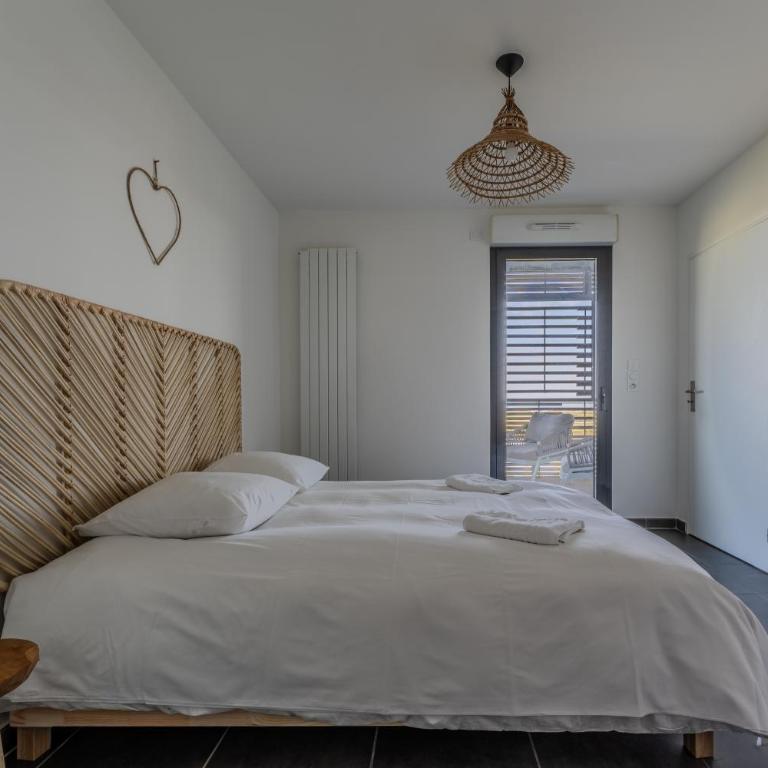immeuble haut standing avec vue étang et parking - Appartement 1 Chambre - 5