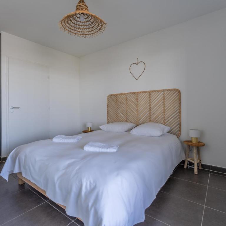 immeuble haut standing avec vue étang et parking - Appartement 1 Chambre - 8