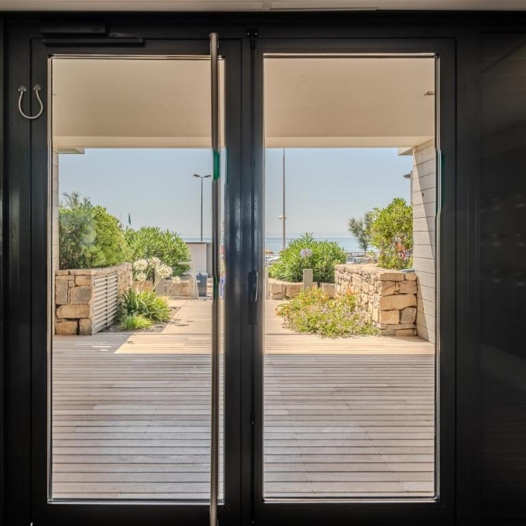 immeuble haut standing avec vue étang et parking - Appartement 1 Chambre - 13