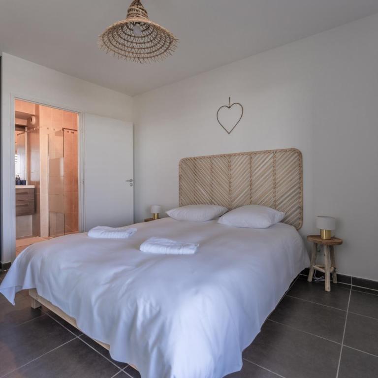 immeuble haut standing avec vue étang et parking - Appartement 1 Chambre - 14