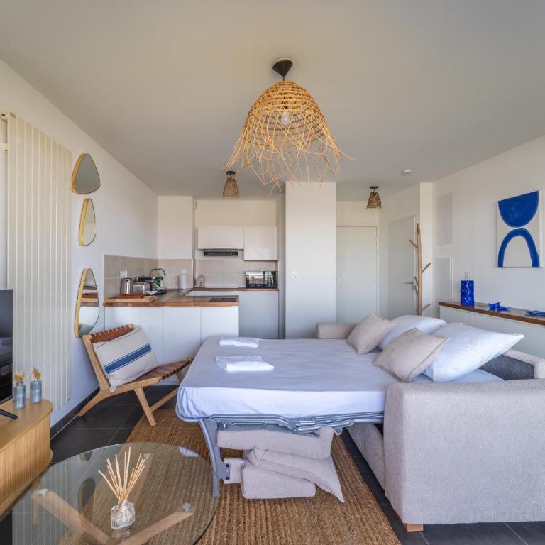 immeuble haut standing avec vue étang et parking - Appartement 1 Chambre - 18