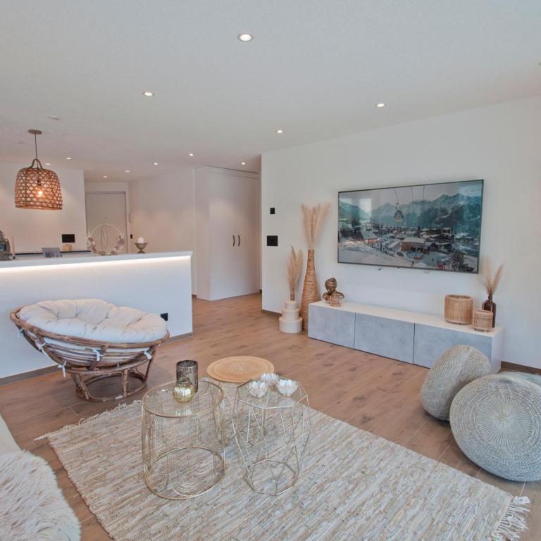 Chalet Sunnustrahl - Two-Bedroom Apartment with Mountain View - 1