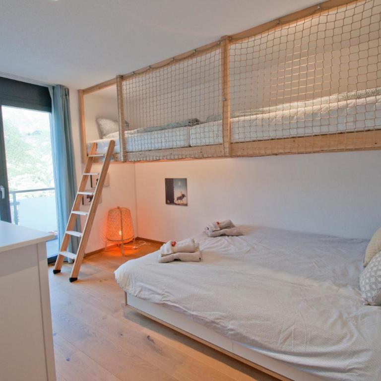 Chalet Sunnustrahl - Two-Bedroom Apartment with Mountain View - 22