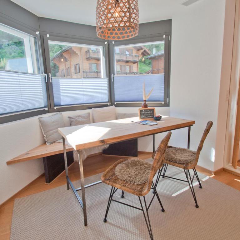 Chalet Sunnustrahl - One-Bedroom Apartment with Balcony and Mountain View - 11