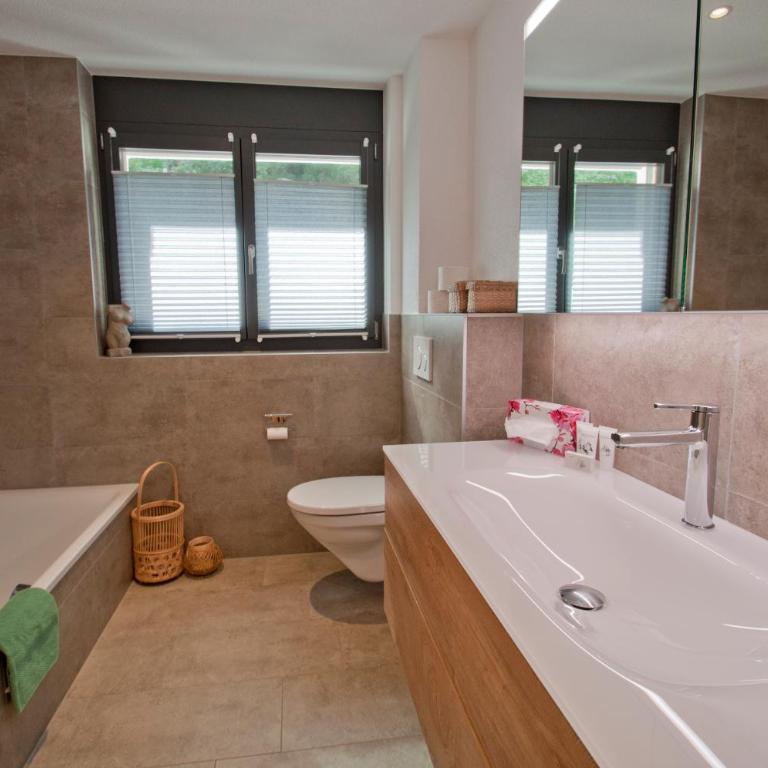 Chalet Sunnustrahl - One-Bedroom Apartment with Balcony and Mountain View - 14