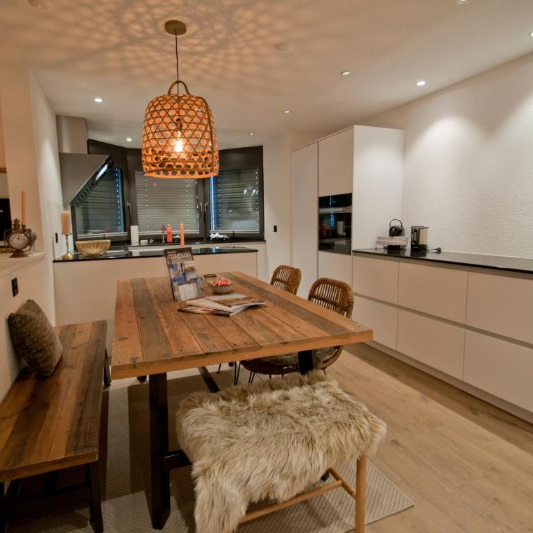 Chalet Sunnustrahl - Two-Bedroom Apartment with Mountain View - 11