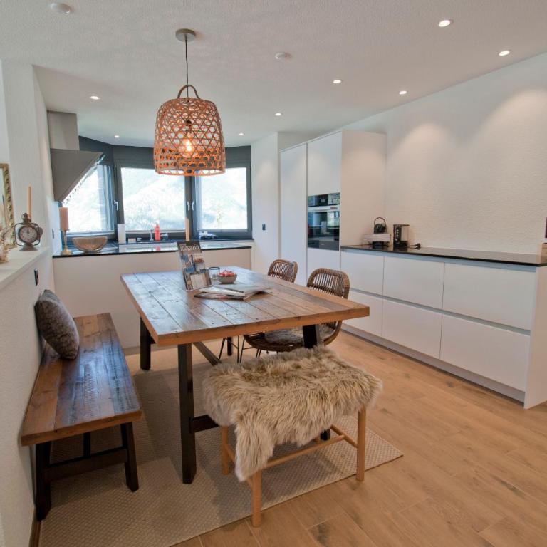 Chalet Sunnustrahl - Two-Bedroom Apartment with Mountain View - 13