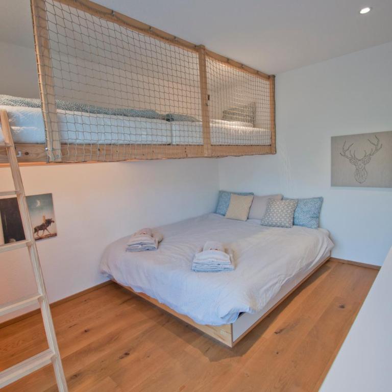 Chalet Sunnustrahl - Two-Bedroom Apartment with Mountain View - 21