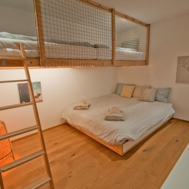 Chalet Sunnustrahl - Two-Bedroom Apartment with Mountain View - 23