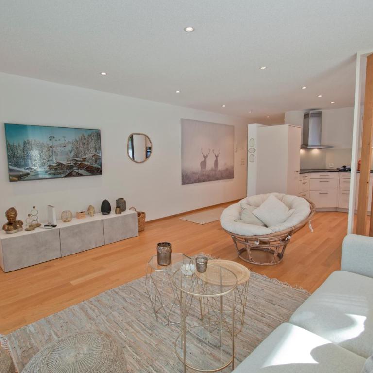 Chalet Sunnustrahl - One-Bedroom Apartment with Balcony and Mountain View - 1