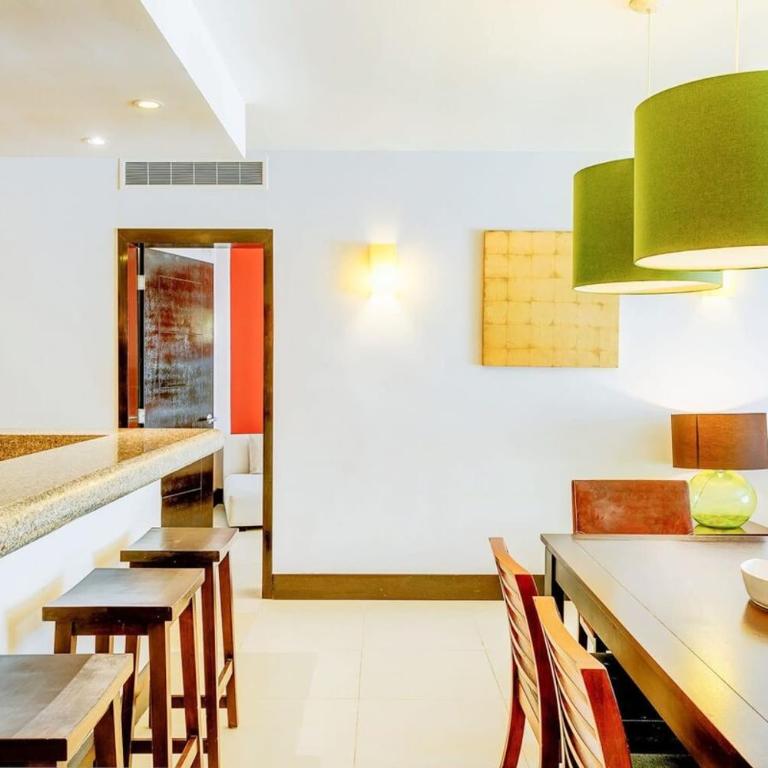 Top Beachfront Complex Private Patio & Shared Pool - Apartment - 8