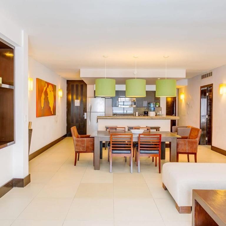 Top Beachfront Complex Private Patio & Shared Pool - Apartment - 11