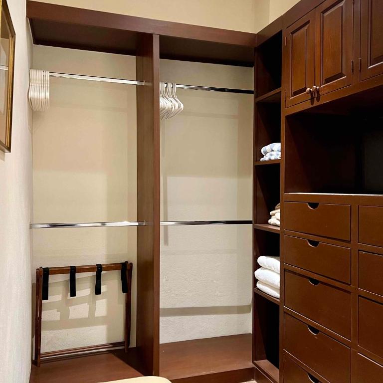 Elegant 3BR Condo 5 Star Amenities near Centro - Apartamento de 3 dormitorios con balcón - 35