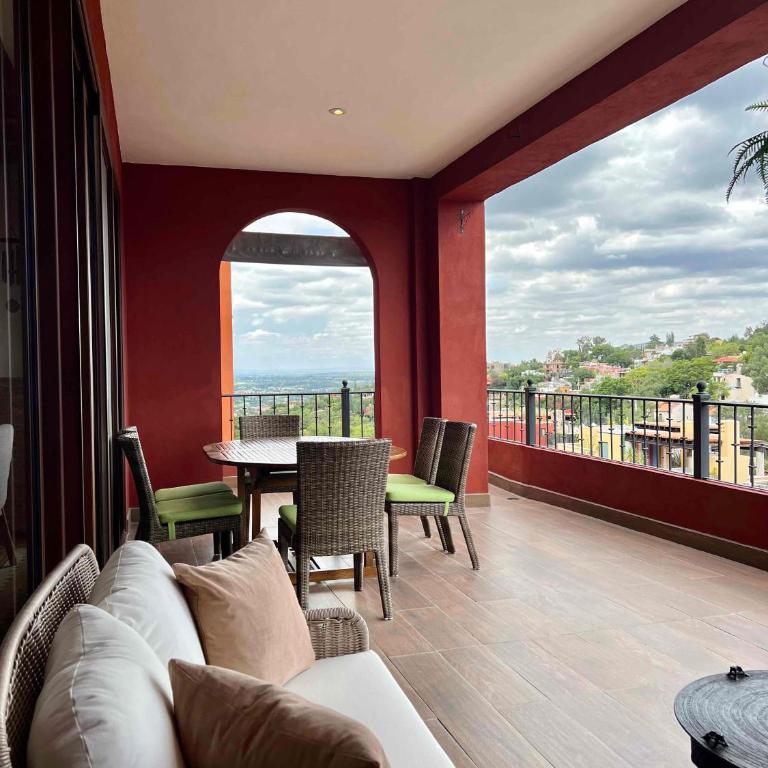 Elegant 3BR Condo 5 Star Amenities near Centro - Apartamento de 3 dormitorios con balcón - 25