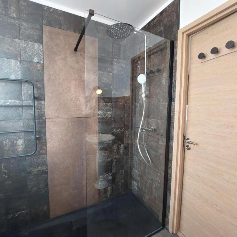L'Atelier d'artiste by Domaine de Colomban - plages et commerces à pieds - Maison 2 Chambres - 24