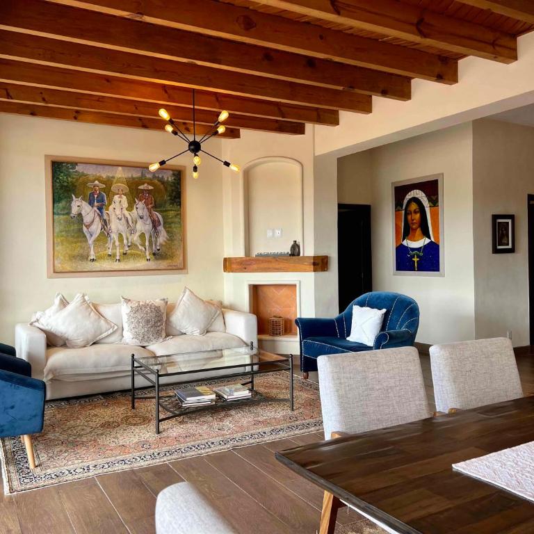 Elegant 3BR Condo 5 Star Amenities near Centro - Apartamento de 3 dormitorios con balcón - 1