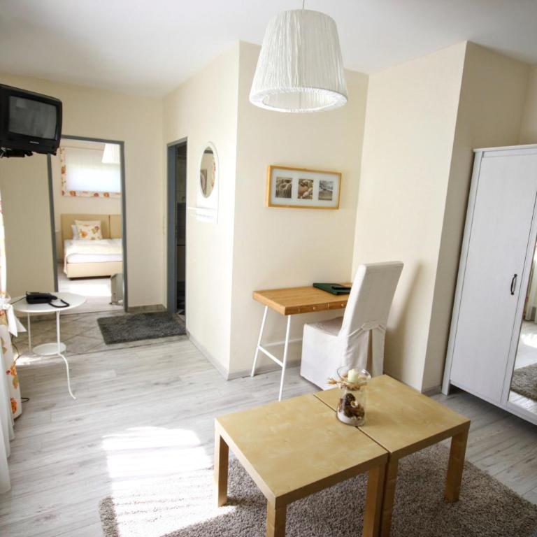 Hotel Rösch - Familienzimmer mit Terrasse - Nebengebäude - 4