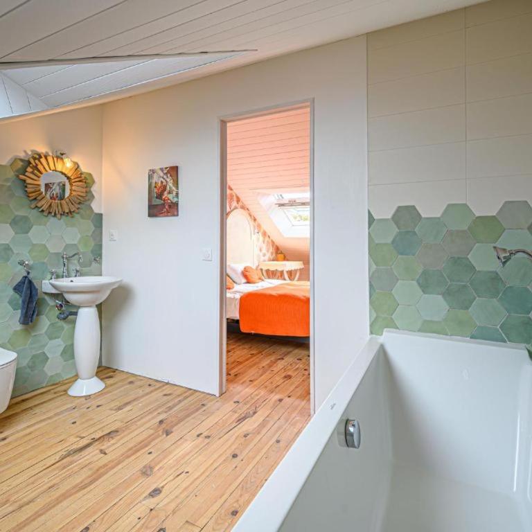 L'Atelier d'artiste by Domaine de Colomban - plages et commerces à pieds - Maison 2 Chambres - 25
