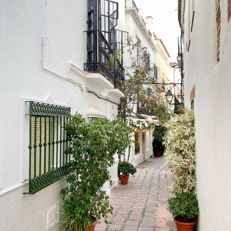 Marbella Center II - EaW Homes - Two-Bedroom Apartment - 23