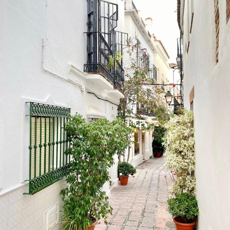 Marbella Center II - EaW Homes - Two-Bedroom Apartment - 26