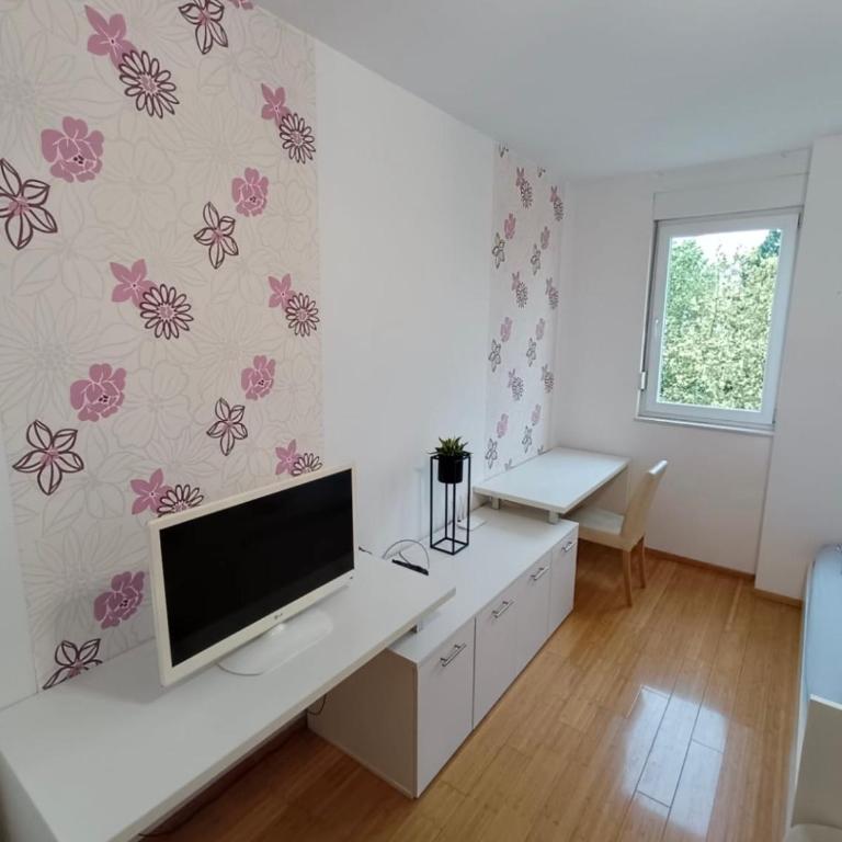 Apartman City - One-Bedroom Apartment - 4