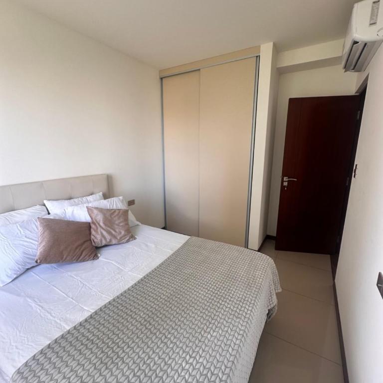 Lujoso y acogedor departamento en Santa Cruz - Four-Bedroom Deluxe Apartment - 12