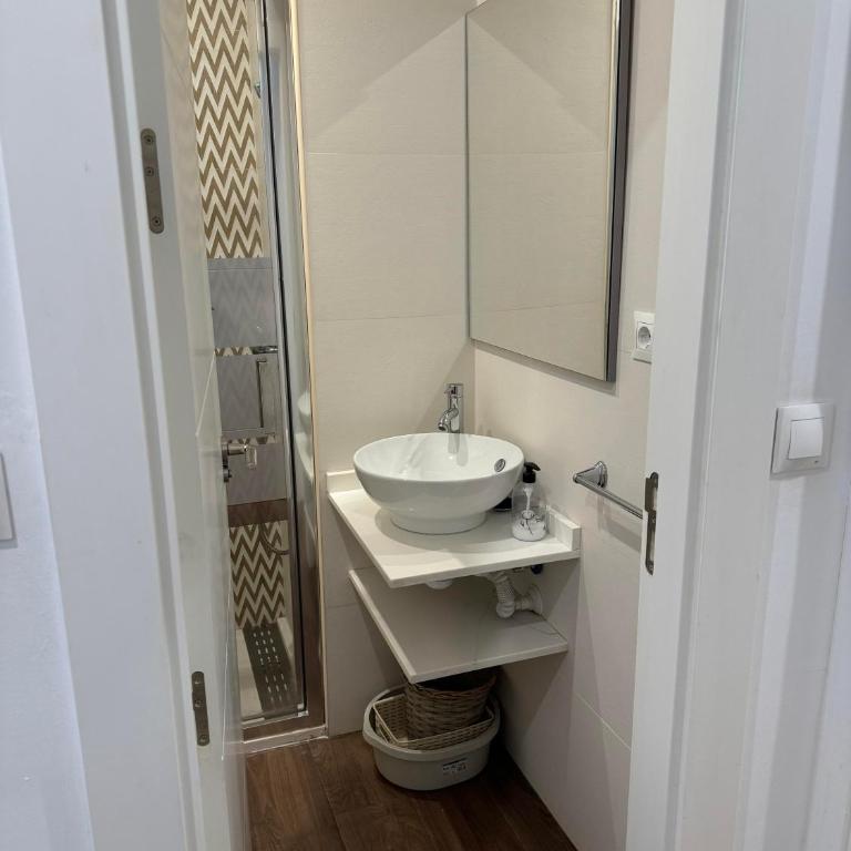 Granada Center Chueca Deluxe Apartment - Four-Bedroom Deluxe Apartment - 26