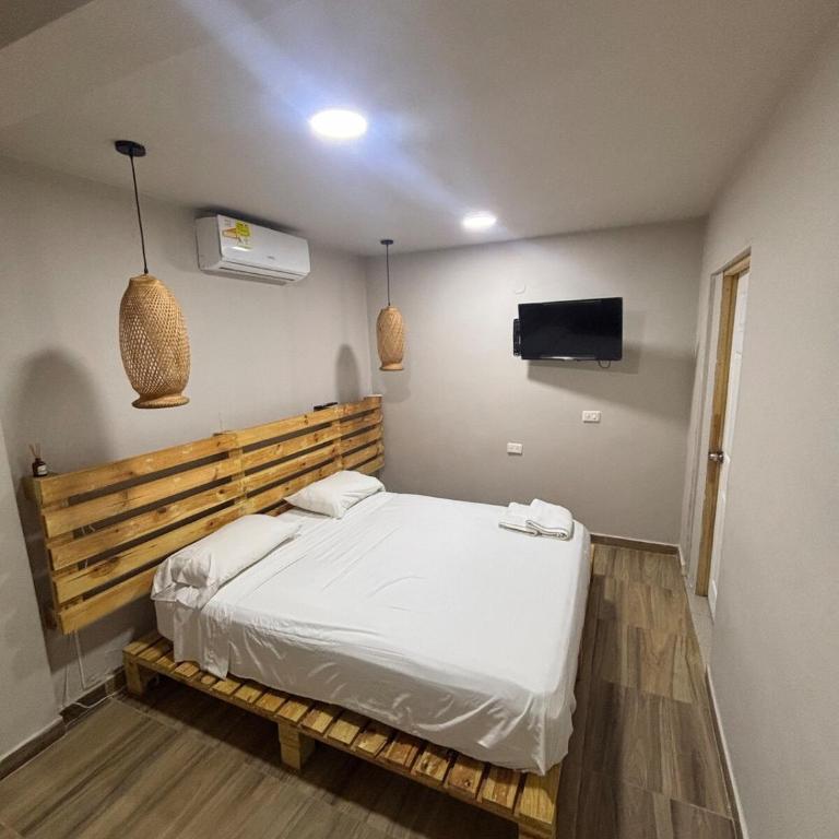 Wonderful trinity beach house in crespo. - Five-Bedroom House - 37