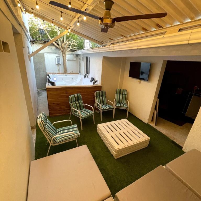 Wonderful trinity beach house in crespo. - Five-Bedroom House - 1