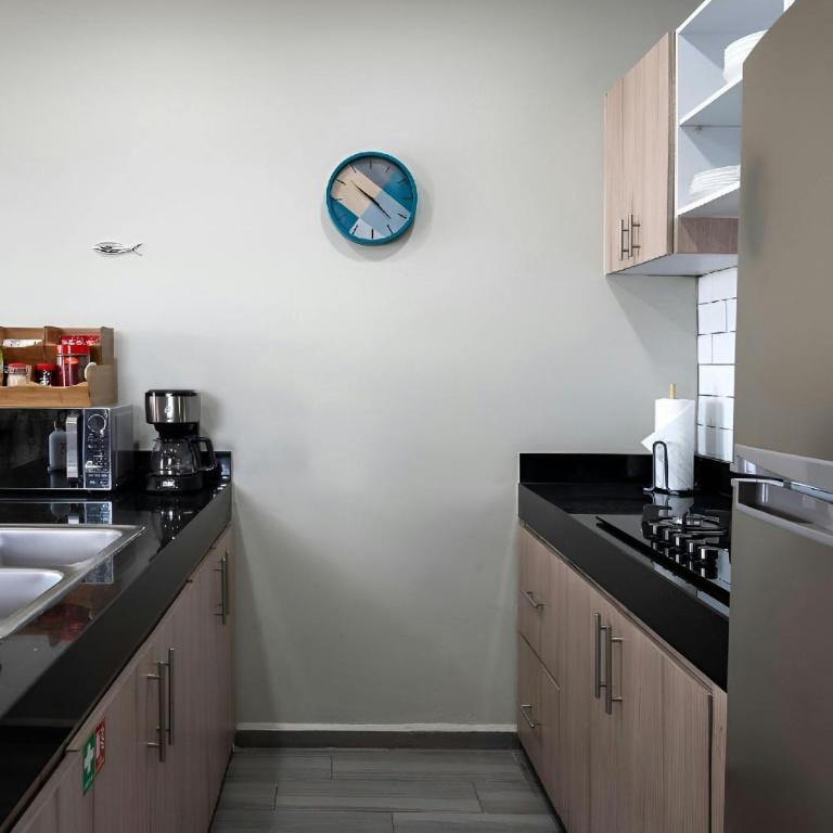 Luxe Modern-5 Star Area-Walk 2 Beach-Pool-View-King Bed - Superior Apartment - 24