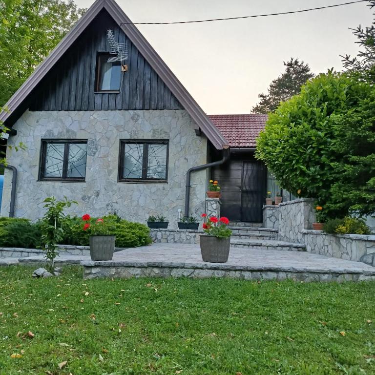 Vikendica Harun - One-Bedroom House - 2