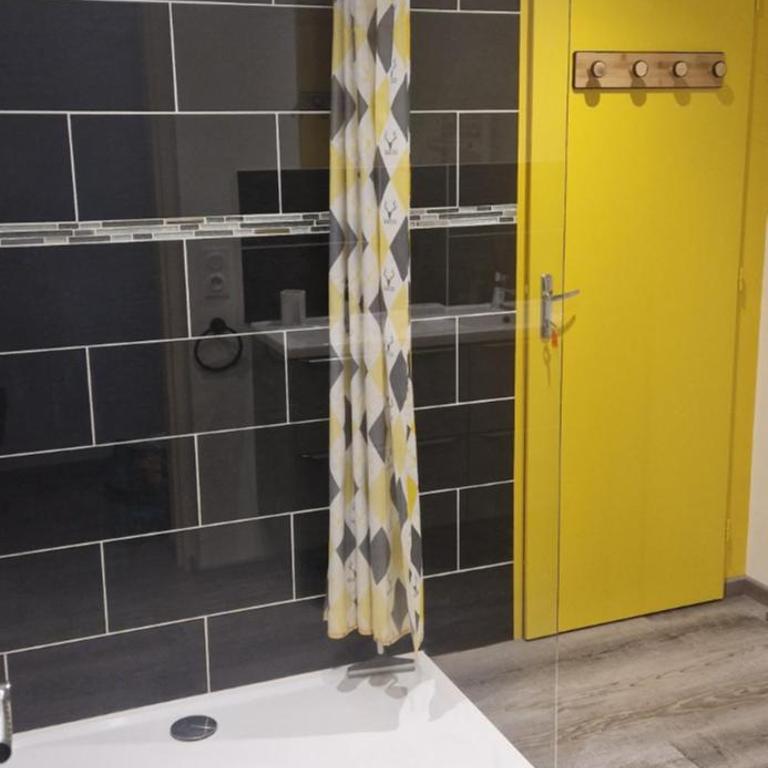 Entre 2 Jardin Drap compris et Barbecue - Two-Bedroom Apartment - 9