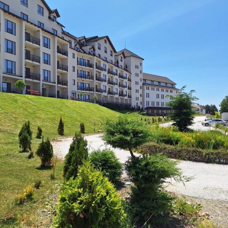 NLux Nest Milmari - Apartment with Mountain View - 11