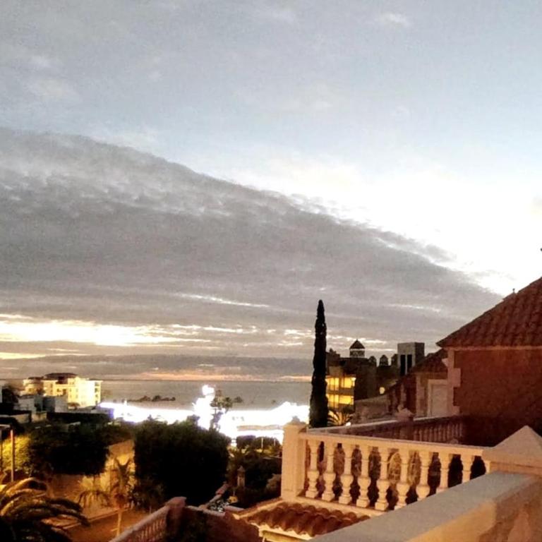 Spacious villa 500 m from the sea! Playa Del Duque - Casa de 4 dormitorios - 10
