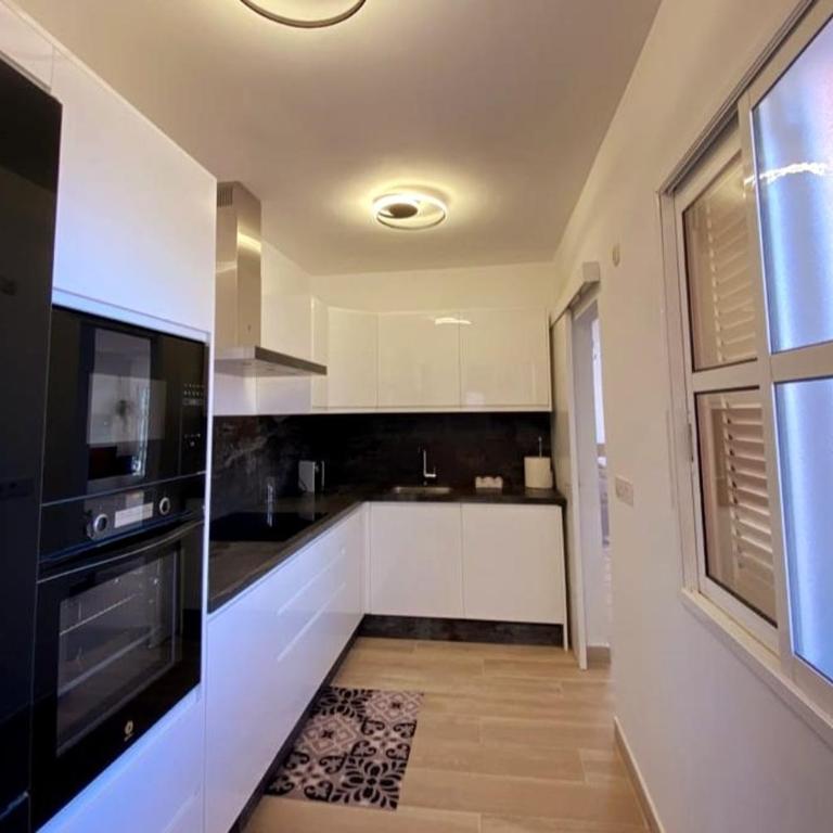 Spacious villa 500 m from the sea! Playa Del Duque - Casa de 4 dormitorios - 54